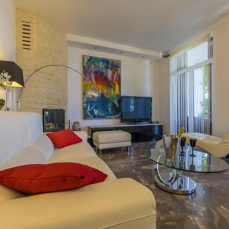 Sunny Apartment Selce