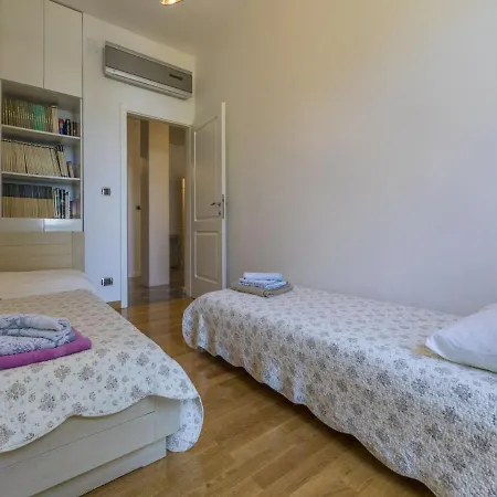 Sunny Apartment *