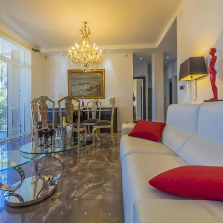 Sunny Apartment Selce