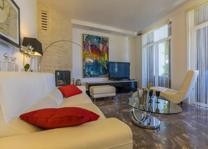 Sunny Apartment Selce